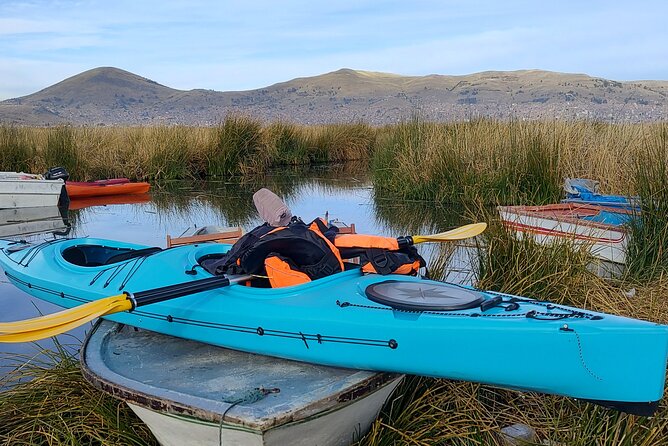 Kayaking uros island (half day) - Uros and the reed ecosystem: birds, reeds, and quiet water