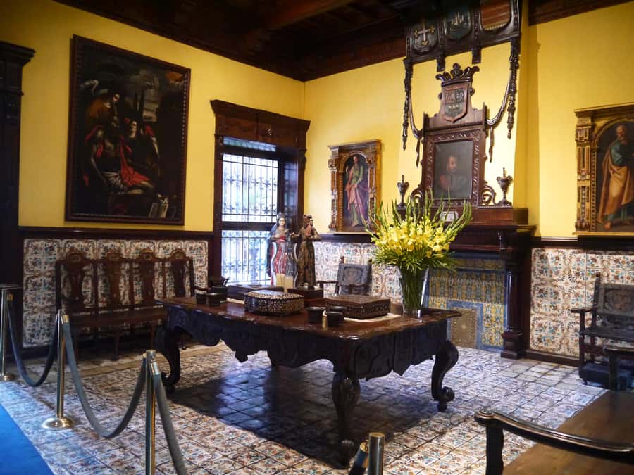 La casa de Aliaga, an alive colonial jewel at Lima center. - Why Casa de Aliaga feels different in Lima’s historic center