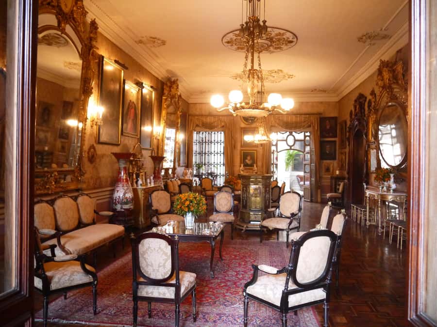 La casa de Aliaga, an alive colonial jewel at Lima center. - Should you book Casa de Aliaga?