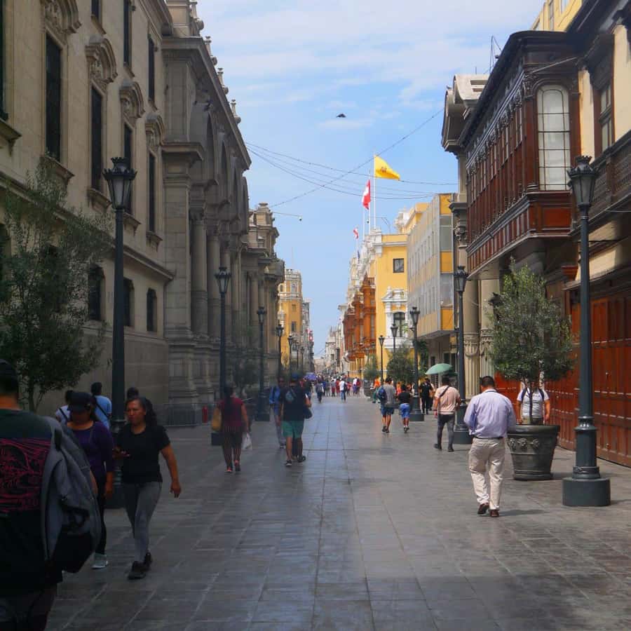 La casa de Aliaga, an alive colonial jewel at Lima center. - Meet the living story: lineage, titles, and why it matters