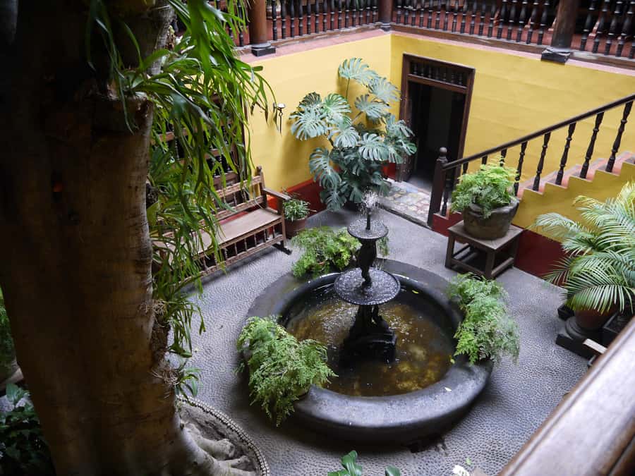 La casa de Aliaga, an alive colonial jewel at Lima center. - Price and value: tour fee plus the entrance ticket