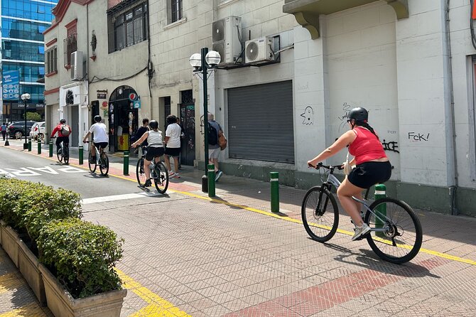 Lima: Bike & Bites - Stop 2 at Buenavista Cafe: chicha morada and an empanada
