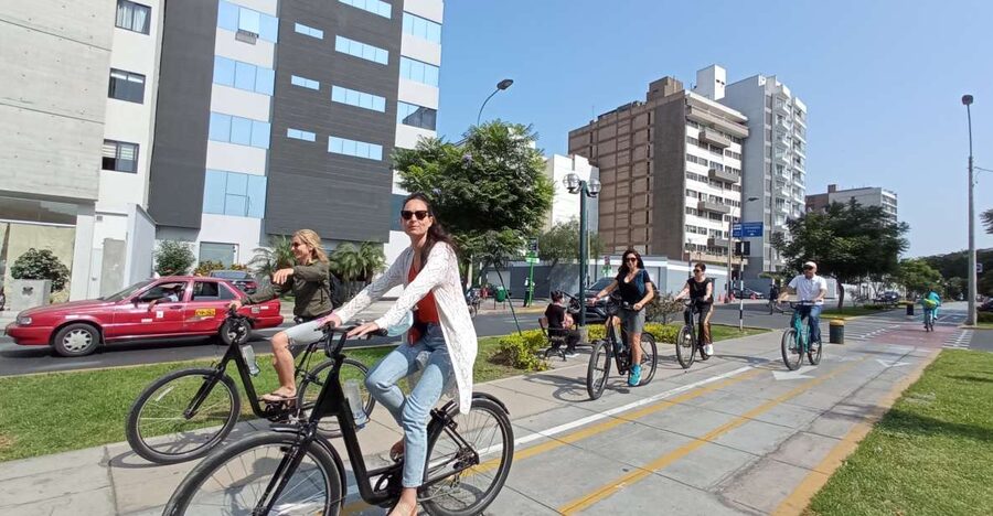 Lima Bike Tour: La Costa Verde & Jesus Statue in Chorrillos - Bridge of Sighs: the ocean view stop you’ll actually remember