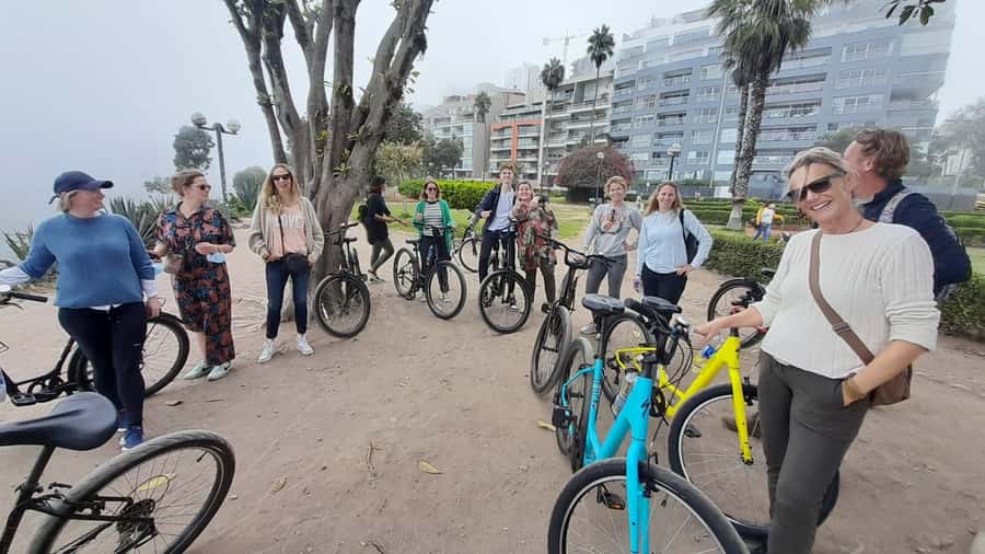 Lima Bike Tour: La Costa Verde & Jesus Statue in Chorrillos - Chorrillos and the pier area: a different Lima feel from the coast tourists