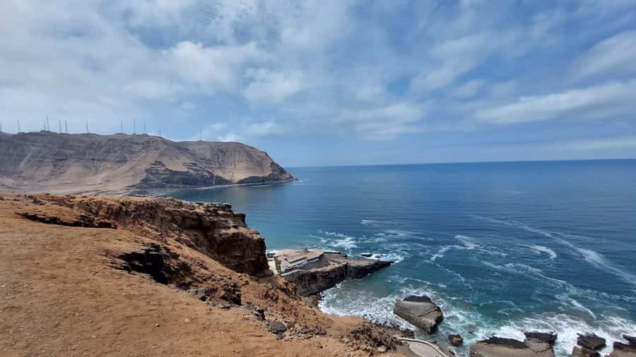 Lima Bike Tour: La Costa Verde & Jesus Statue in Chorrillos - Cristo del Pacífico at El Morro Hill: the climb and the 360° payoff