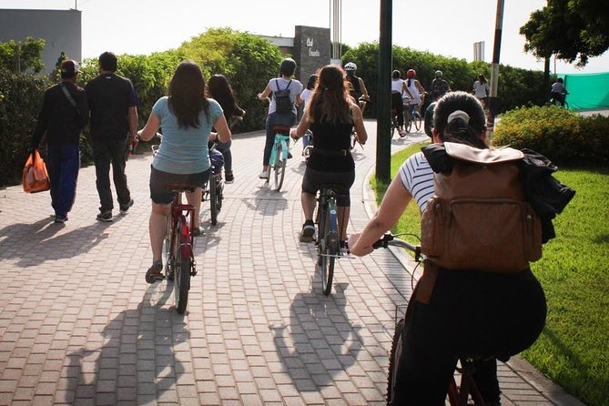 Lima Bike Tour Miraflores Barranco - Guides and storytelling: what makes a good ride really work