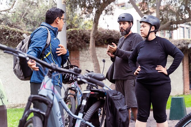 Lima: City biking - El Olivar Park: History, Trees, and a Breather from City Noise
