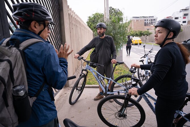 Lima: City biking - Miraflores by Boardwalk: Sea Air Energy and Neighborhood Views
