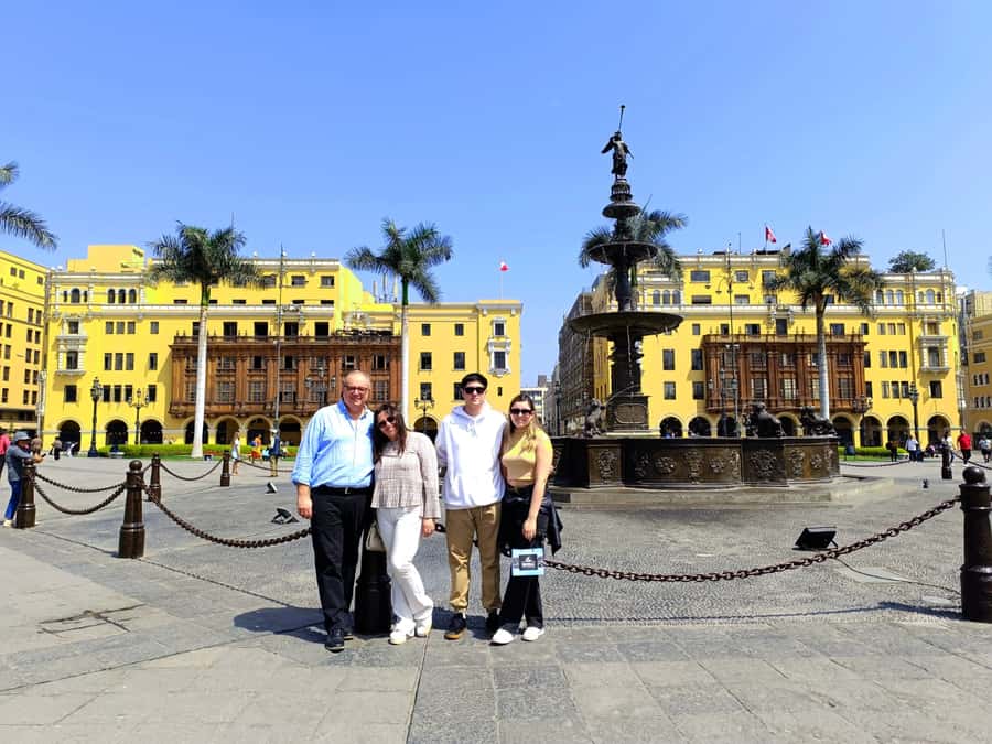 Lima: City Highlights Walking Tour & Catacombs - Plaza San Martín: The Big Square and the Grand Surroundings