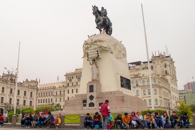 Lima City in 1 day - Lima Highlights! (Small Group) - El Parque del Amor and The Kiss: a love-themed opener in Miraflores