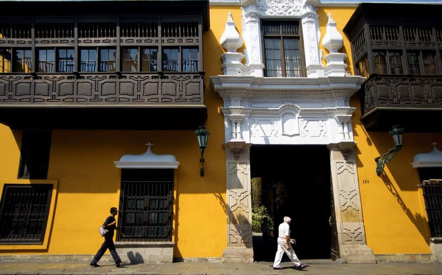 Lima : City tour 360° Panoramic bus - Sightseeing Tour - Plaza San Martín: where a major date gets attached to a public square