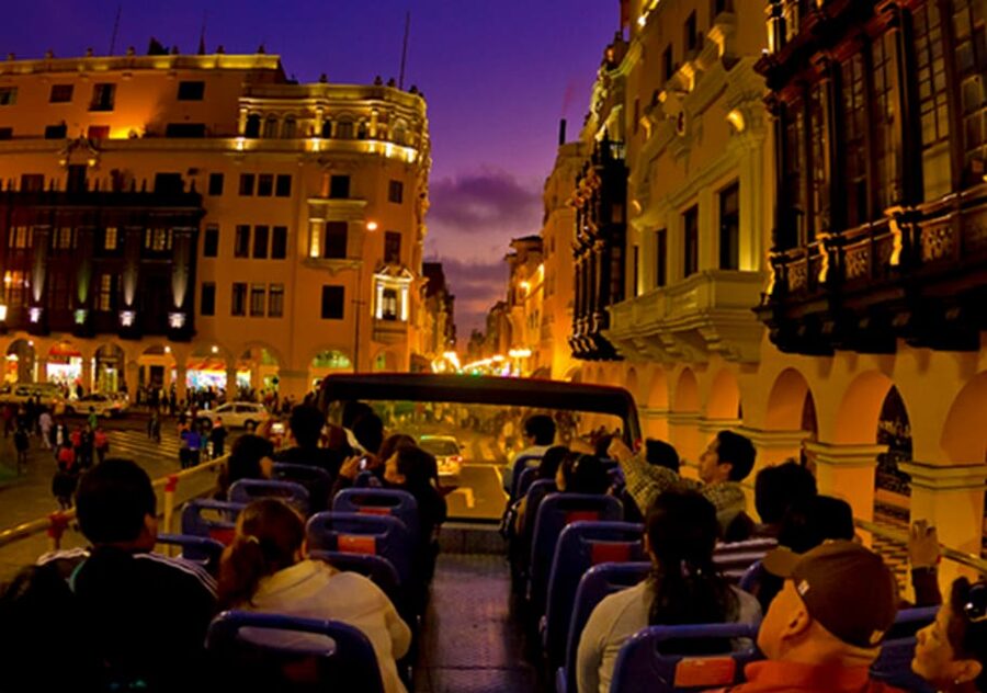 Lima : City tour 360° Panoramic bus - Sightseeing Tour - Plaza Mayor (Plaza de Armas): Lima’s government core on foot