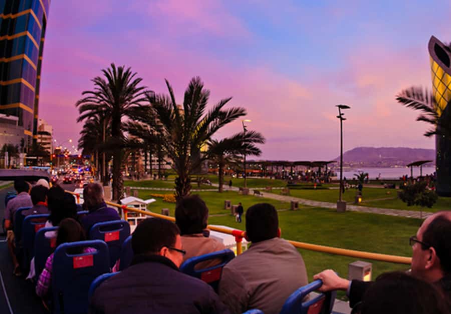 Lima : City tour 360° Panoramic bus - Sightseeing Tour - Convent of San Francisco and the Lima catacombs: the underground stop that makes the tour memorable