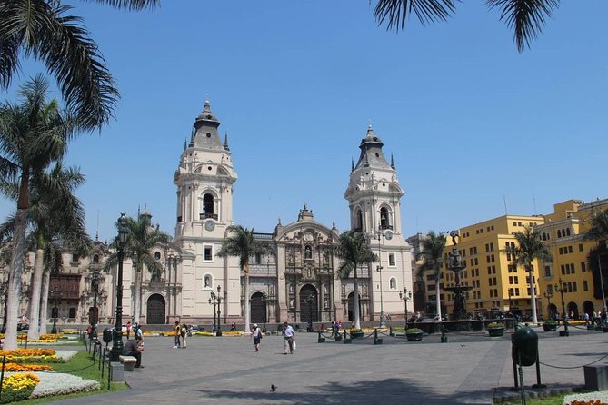 Lima City tour and Catacombs Museum (04 hours) Private Tour with guide in Lima - Huaca Pucllana: clay ruins and structures shaped like books