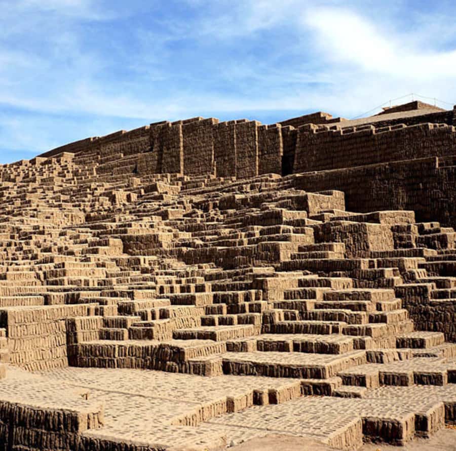 Lima city tour: Larco Museum and Huaca Pucllana - Lima in 4 hours, with two strong anchors