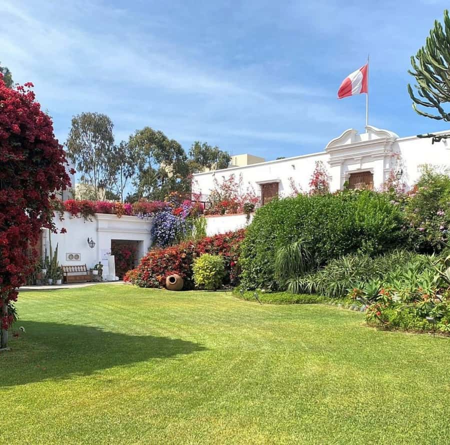 Lima city tour: Larco Museum and Huaca Pucllana - Huaca Huallamarca on Tuesdays, same theme, new setting