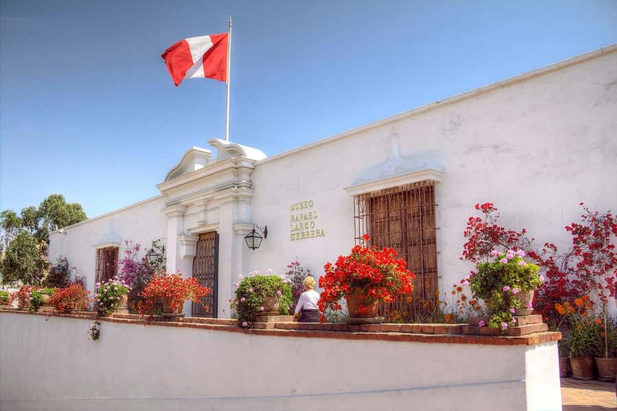 Lima: Half-Day Private Lima City Tour and Larco Museum - Museo Larco: a 7th-century pyramid under a restored viceregal mansion