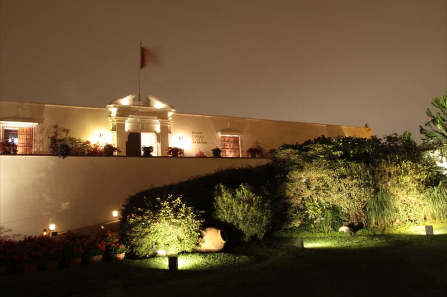 Lima: Huaca Ruins and Larco Museum at Night with Dinner - Lima after dark: why this night format works
