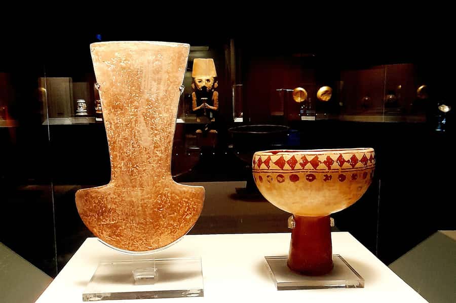 Lima: Larco Museum Entry Ticket & Guided Tour with Pickup - What the tour feels like with a small group of 10