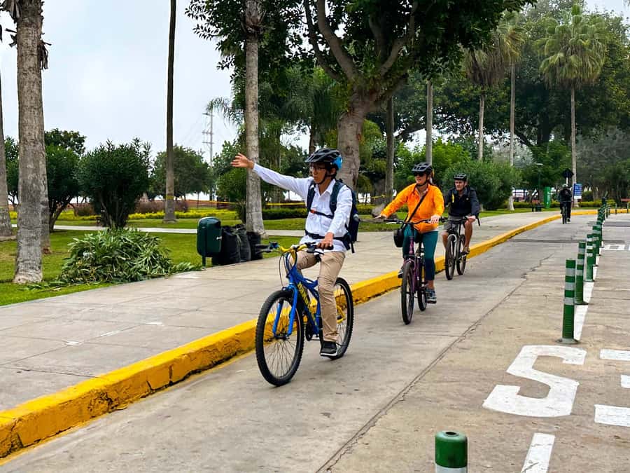 Lima: Miraflores & Barranco Guided Bike Tour - Why this Miraflores and Barranco bike loop is such a good use of time