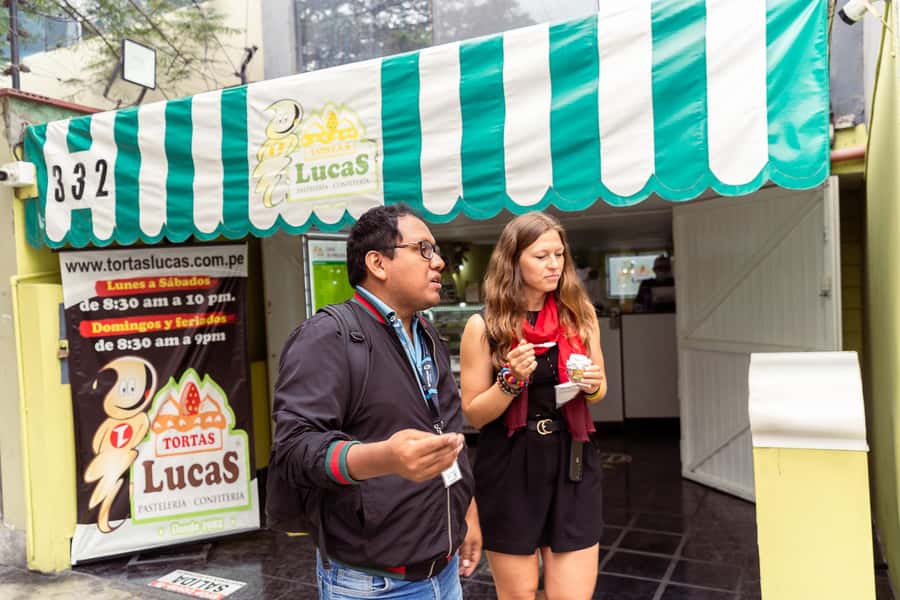 Lima: Miraflores Trending Flavors Half-Day Walking Tour - Mercado No 1 de Surquillo: fruit tasting plus local market rhythm