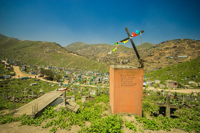 Lima Off the Beaten Path: Local Communities and Cultural Immersion - Cementerio de Nueva Esperanza: art, sand hills, and a cemetery you will not forget