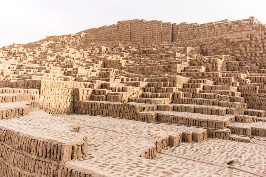 Lima: Private Tour to Huaca Pucllana and Huaca Mateo Salado - Huaca Pucllana in Miraflores: a 25-meter adobe pyramid and ceremonial patios