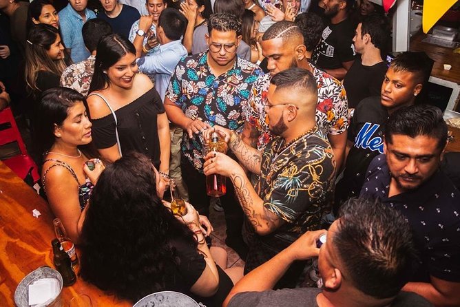 Lima Pub Crawl - Party tour: Friday Barranco/Saturday miraflores - Discounts and drink entitlements: the wristband is your key