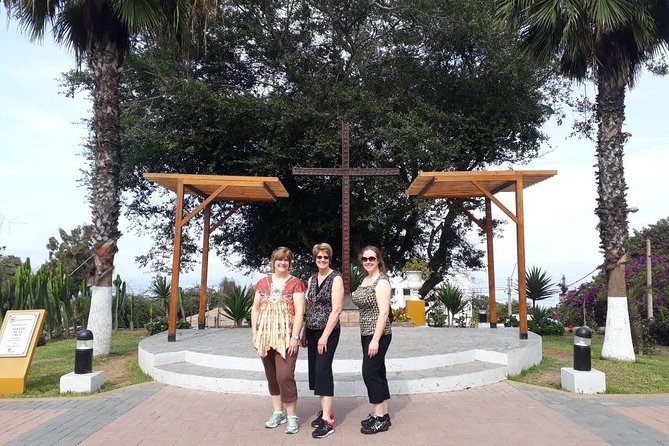 Lima’s Most Charming Hoods: Private Half Day with Local Guide - Miraflores landmarks in 45 minutes: Love Park, Huaca Pucllana, Kennedy Park
