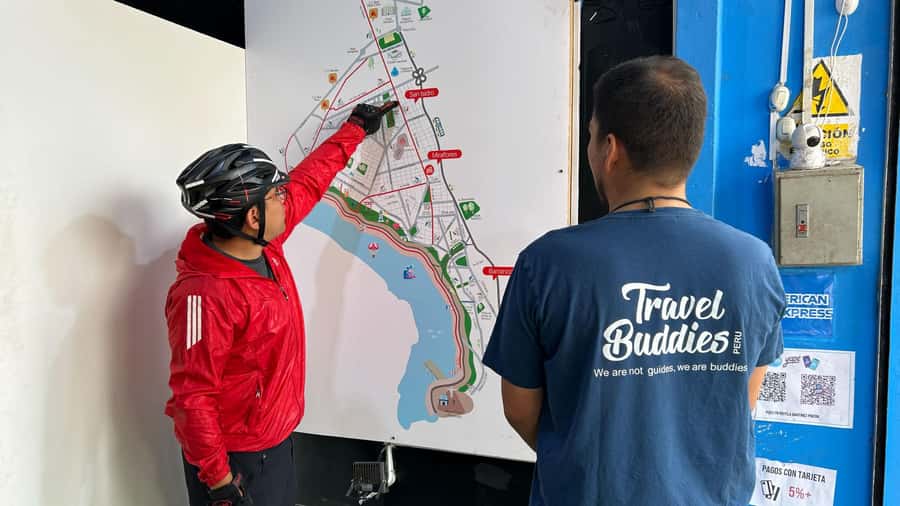 Lima: Sightseeing Bike Tour with Food and Drink Tastings - Getting going at Inka Plaza in central Miraflores