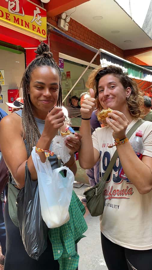 Lima Street Food: A gastronomic adventure through the city. - Market time in Lima: ceviche, fruit, and the snack rhythm