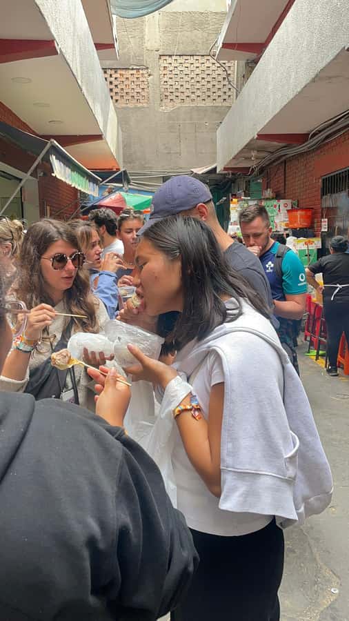 Lima Street Food: A gastronomic adventure through the city. - Choosing your guide and expecting a lively food story