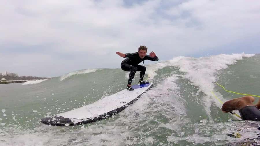 Lima: Surf Like a Pro at Makaha Beach in Miraflores! - Equipment and comfort stuff, what’s included and what you should plan for
