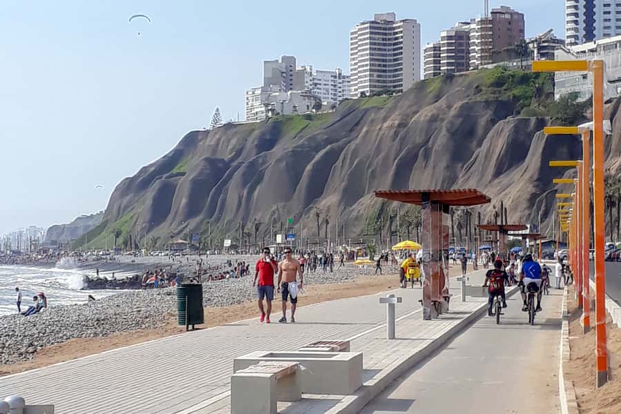 Lima: The Charm of Barranco & Pre Inca Pyramid in Miraflores - Break Time and Refreshments: The Cafe Stop That Turns the Tour Human