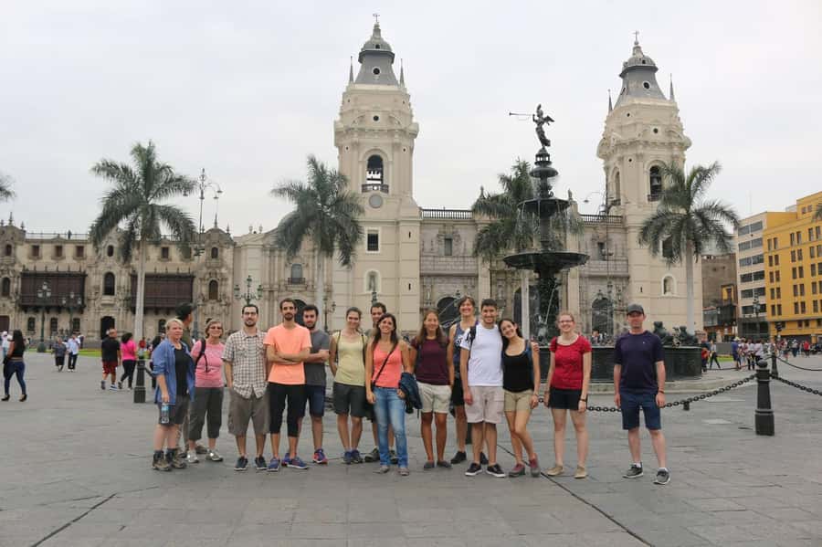Lima: Tour a pie con Guía Local por el Centro Histórico - Plazuela Santo Domingo and Pasaje Santa Rosa: the quieter corners