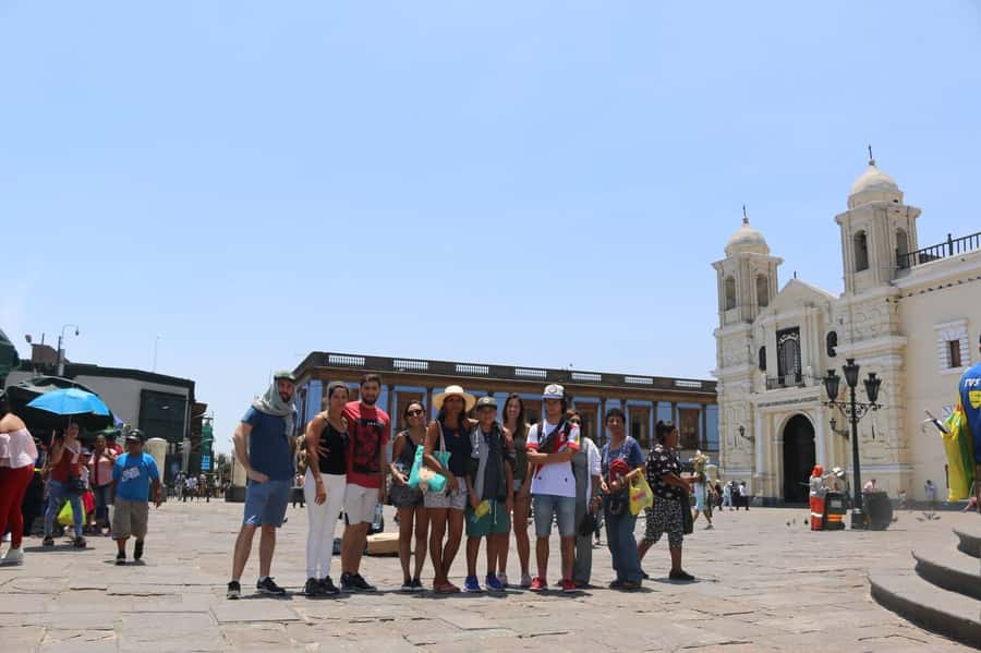 Lima: Tour a pie con Guía Local por el Centro Histórico - Calle de los Mercaderes and Calle de los Pescadores: where trade history lives