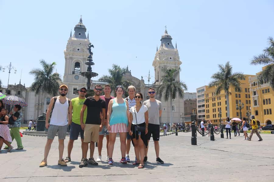 Lima: Tour a pie con Guía Local por el Centro Histórico - Old train station area, Kilometer 0, and the Spanish Water Fountain