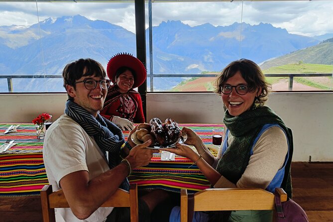 Lunch, Llamas & Textiles Experience (Cusco Region): ANDEAN COLORS - Feeding llamas and alpacas with fresh grass (and getting great photos)