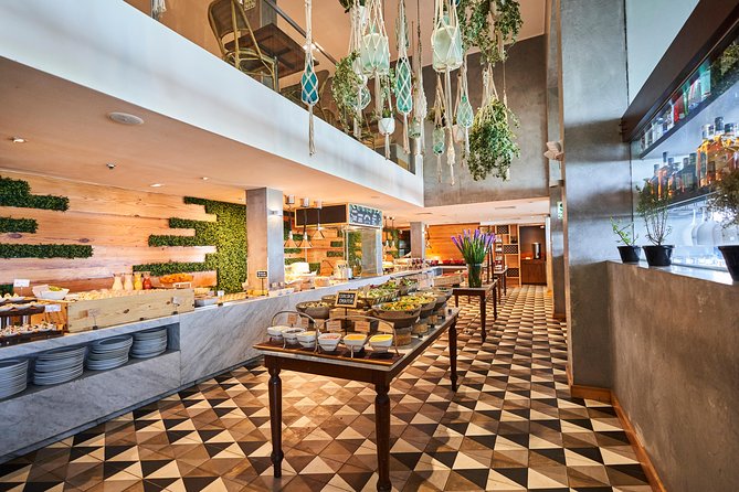 Lunch Menu at Mangos Larcomar restaurant - Pisco sour inclusion: how to avoid the most common mix-up