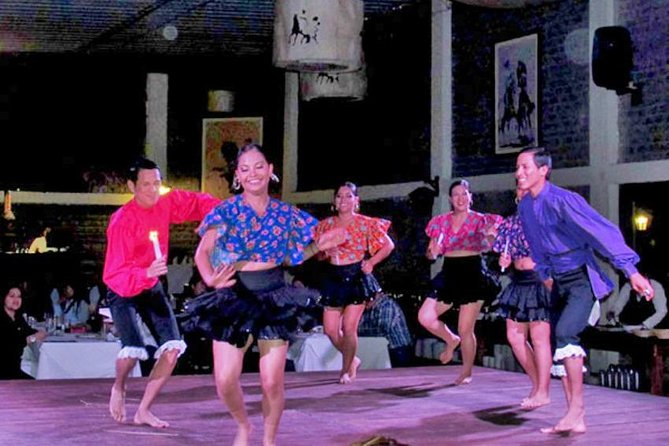 Lunch Show - Exhibition of Peruvian Horse with Pick up & drop off - What you see: colorful dance segments and a Peruvian Paso horse demonstration