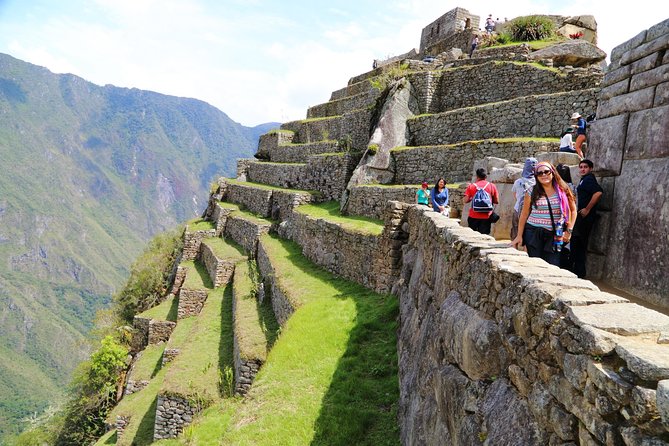 Machu Picchu 2-Day Tour - The train to Aguas Calientes: comfort plus a cultural bonus