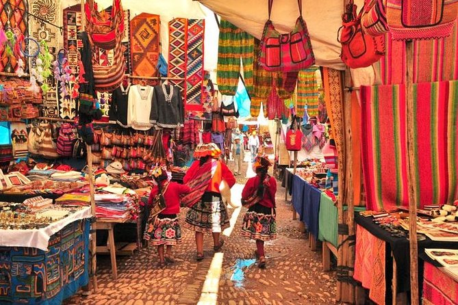 Machu Picchu and Sacred Valley - 2 days guided tour from Cusco - The train to Aguas Calientes: scenic time, plus a small onboard snack