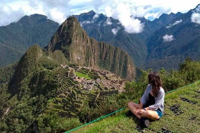 Machu Picchu Day Trip from Cusco - Aguas Calientes: shopping, snacks, and the lunch reality