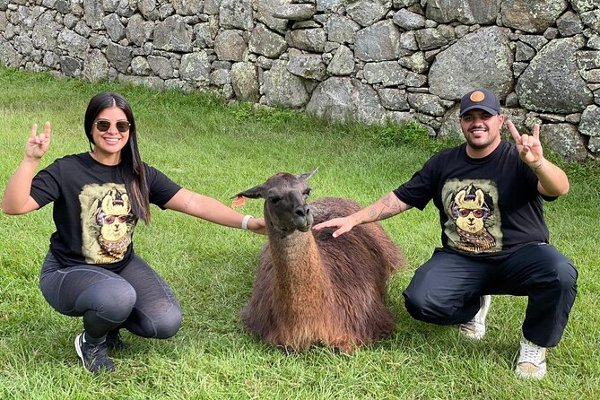 Machu Picchu EN 1 Day Tour from Cusco Private Service - Circuit 2 at Machu Picchu, guided with official language support