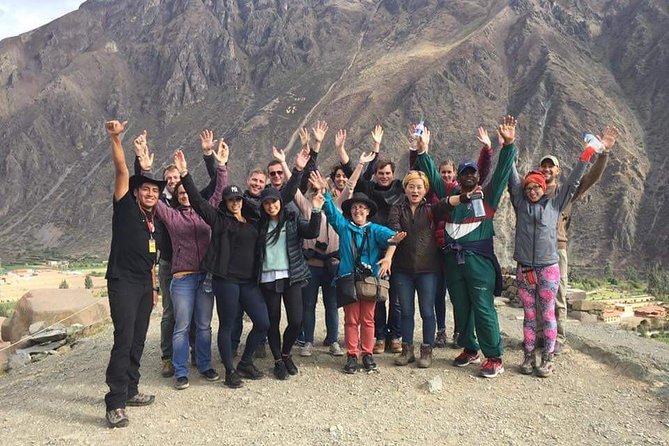 Machu Picchu Full Day from Cusco - Meeting points and what to do when someone is holding a sign