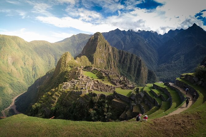 Machu Picchu Full-Day Tour by Train from Cusco - Small Group - Ollantaytambo to Aguas Calientes, the train ride with real wow-factor