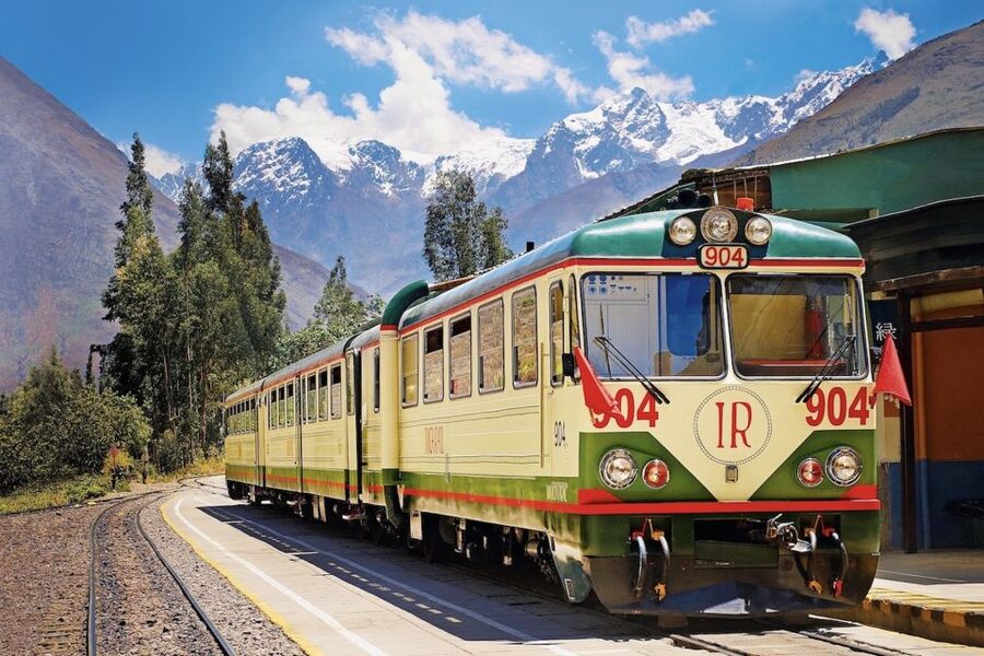 Machu Picchu: Private Full-Day Tour with Afternoon Entrance - Walking the highlights inside Machu Picchu with an official guide