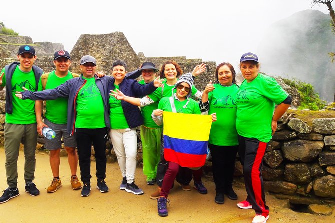 Machupicchu full day private tour - Entering Machu Picchu with a guide for a true 2-hour visit