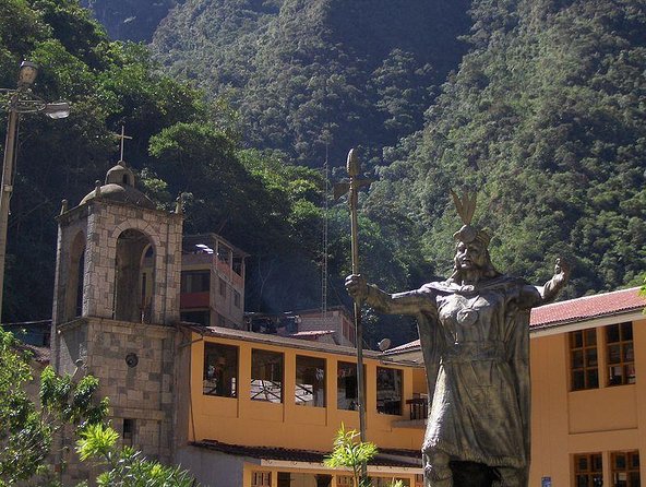 Machupicchu Guide Service - Aguas Calientes and Plaza Manco Capac: Small Stops, Real Purpose
