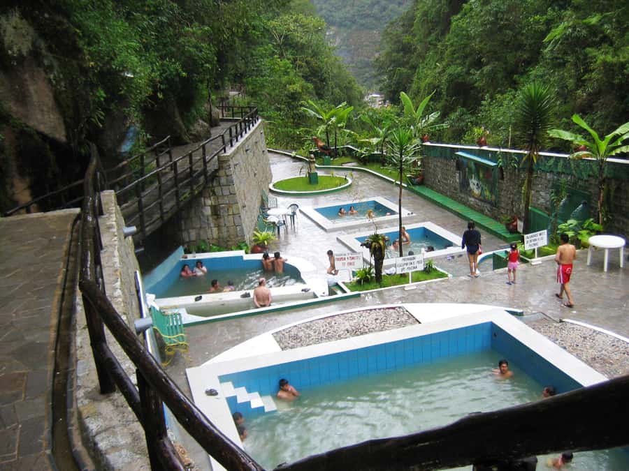 Machupicchu tour by tourist train in 2 days - Languages, guide style, and what to expect from the narration